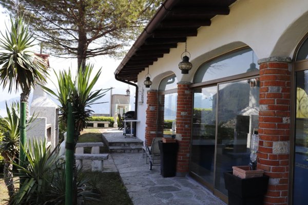 casa indipendente in vendita a Menaggio