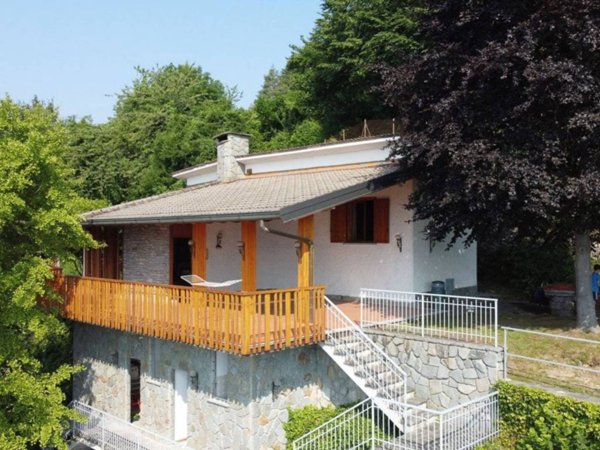 casa indipendente in vendita a Menaggio
