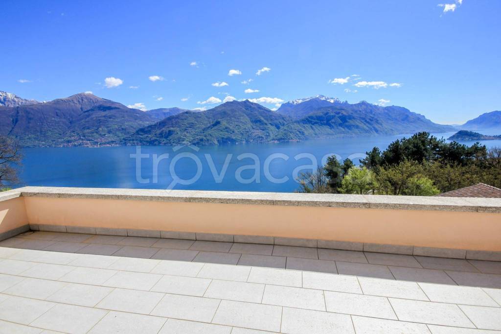 casa indipendente in vendita a Menaggio