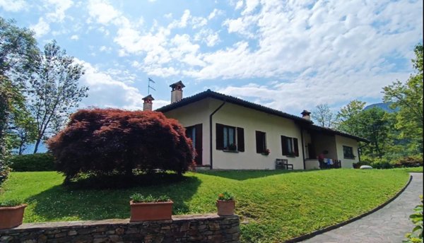 casa indipendente in vendita a Menaggio