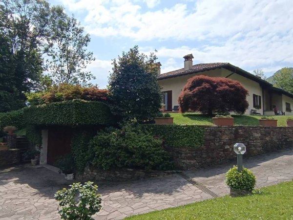 casa indipendente in vendita a Menaggio