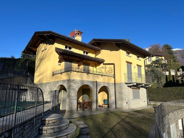 casa indipendente in vendita a Menaggio in zona Loveno