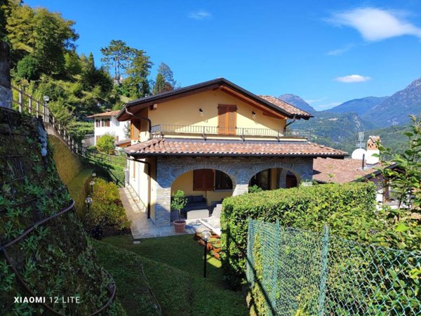 casa indipendente in vendita a Menaggio