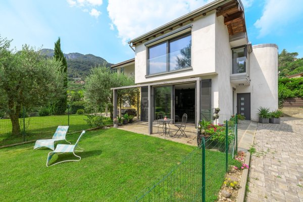 casa indipendente in vendita a Menaggio
