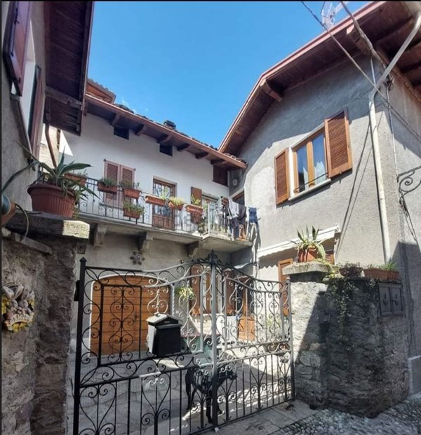 casa indipendente in vendita a Menaggio in zona Loveno