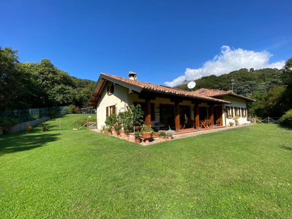 casa indipendente in vendita a Menaggio in zona Loveno