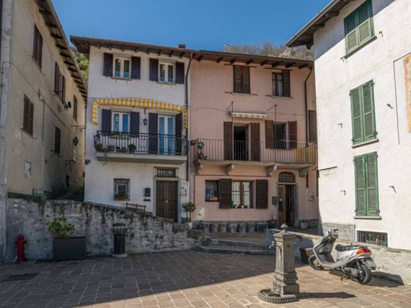 casa indipendente in vendita a Menaggio in zona Nobiallo