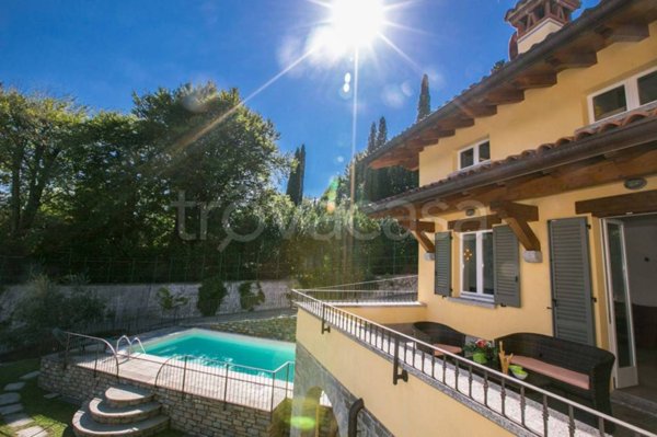 casa indipendente in vendita a Menaggio in zona Nobiallo