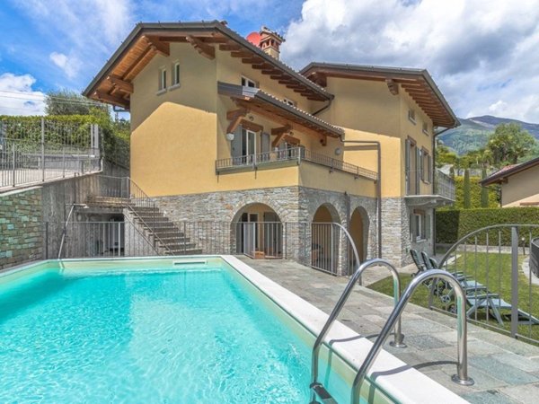 casa indipendente in vendita a Menaggio in zona Nobiallo