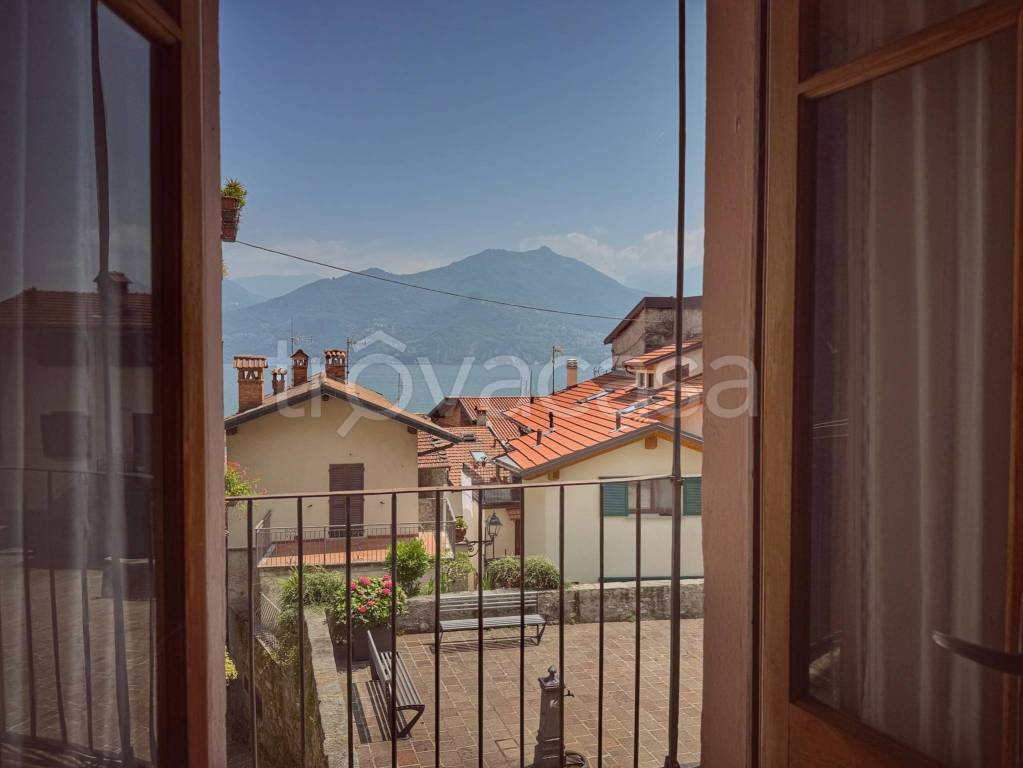 casa indipendente in vendita a Menaggio in zona Nobiallo