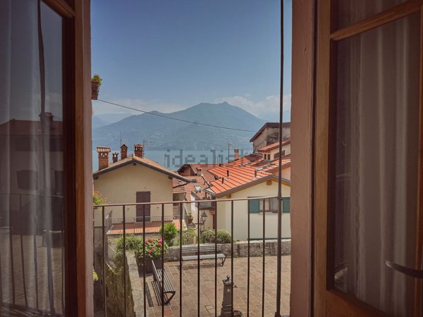 casa indipendente in vendita a Menaggio in zona Nobiallo