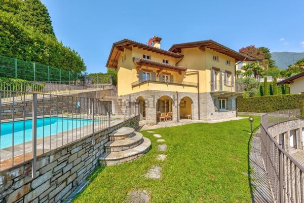 casa indipendente in vendita a Menaggio in zona Loveno