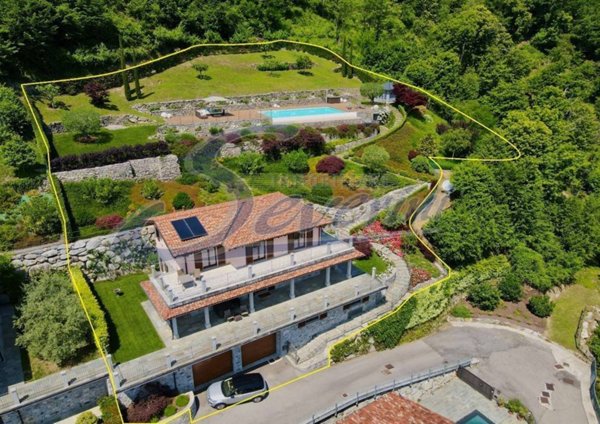 casa indipendente in vendita a Menaggio