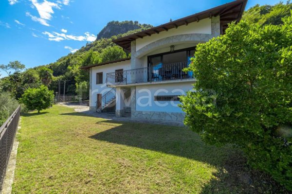 casa indipendente in vendita a Menaggio in zona Fossato