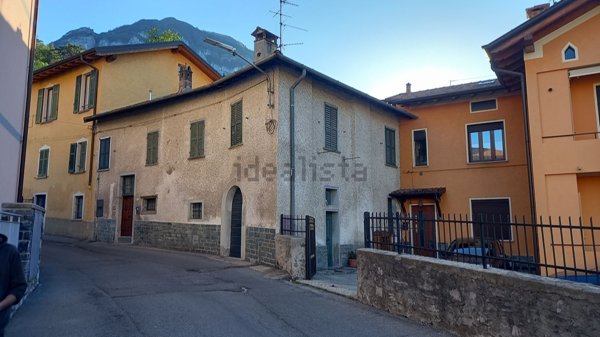 casa indipendente in vendita a Menaggio