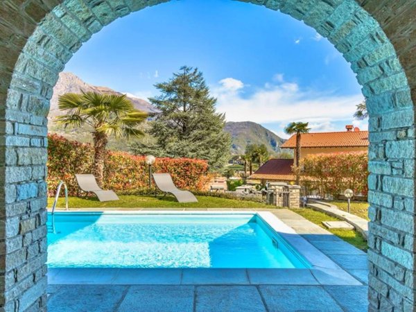casa indipendente in vendita a Menaggio