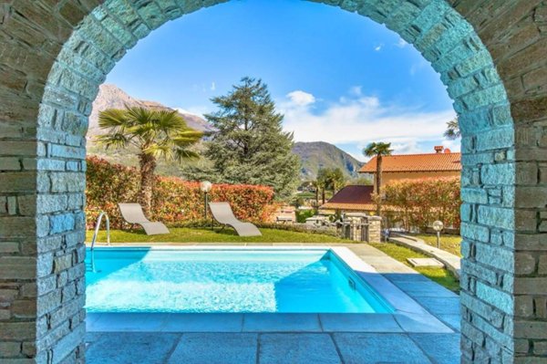 casa indipendente in vendita a Menaggio