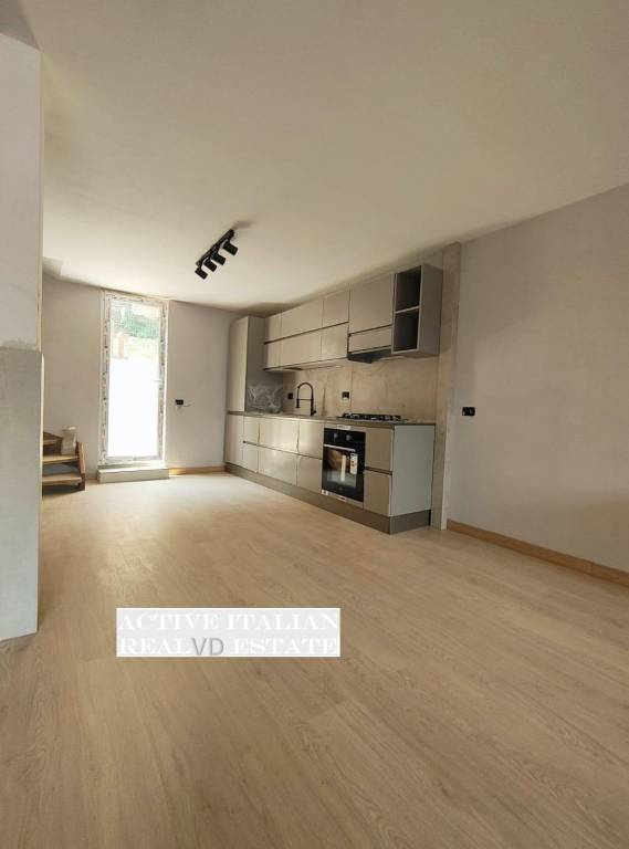 casa indipendente in vendita a Menaggio