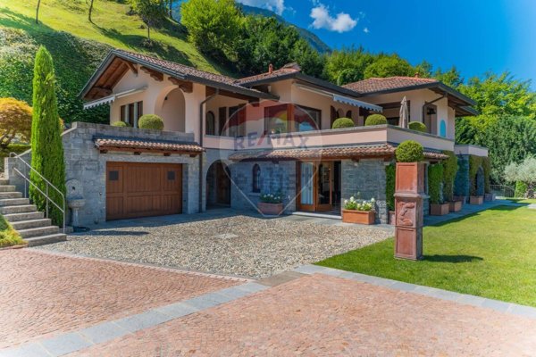 casa indipendente in vendita a Menaggio