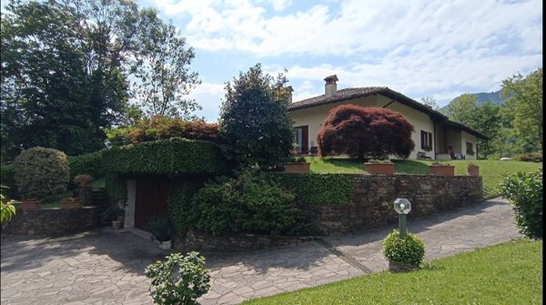 casa indipendente in vendita a Menaggio