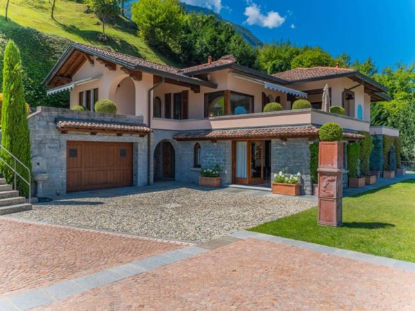 casa indipendente in vendita a Menaggio