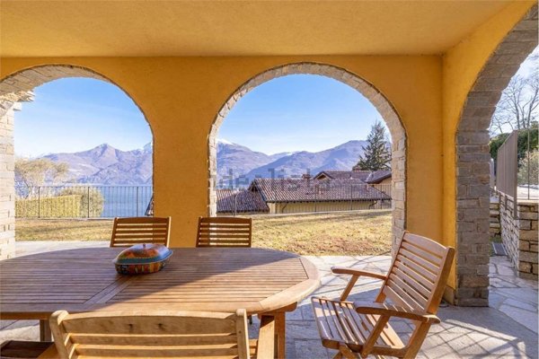 casa indipendente in vendita a Menaggio