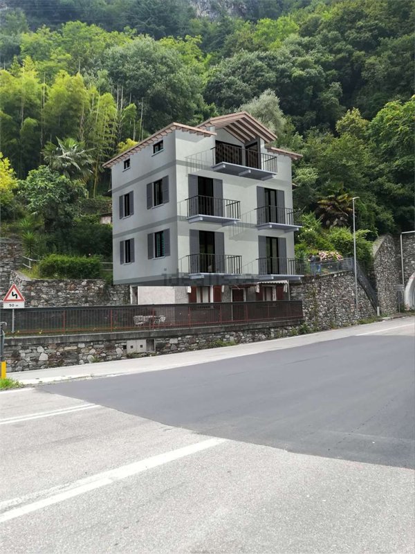 casa indipendente in vendita a Menaggio in zona Nobiallo
