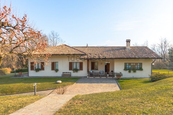 casa indipendente in vendita a Menaggio