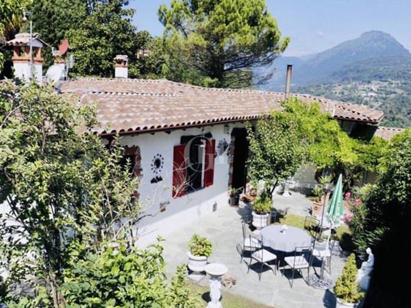 casa indipendente in vendita a Menaggio