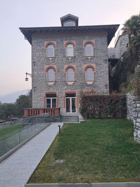 casa indipendente in vendita a Menaggio
