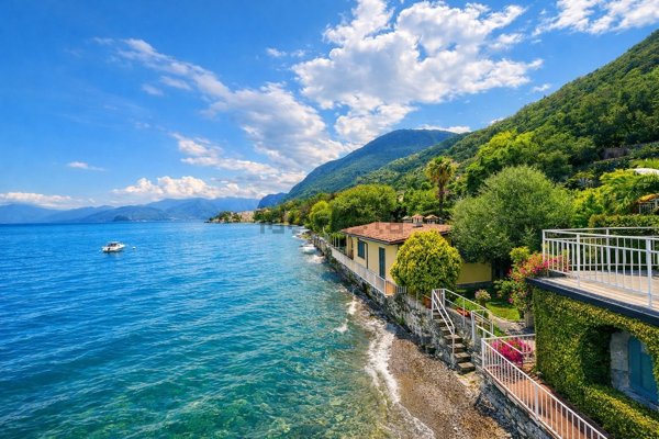 casa indipendente in vendita a Menaggio