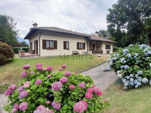 casa indipendente in vendita a Menaggio