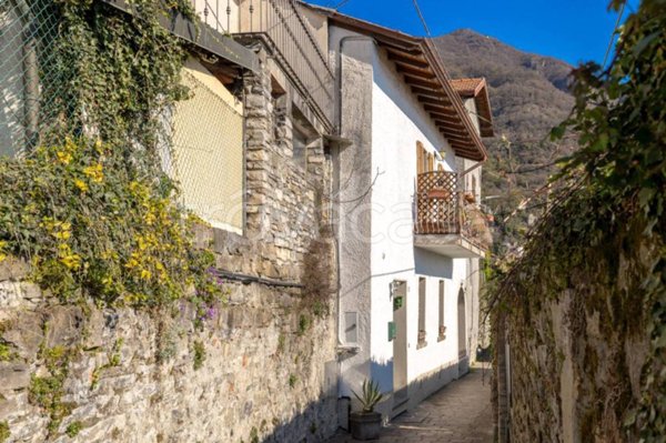 casa indipendente in vendita a Menaggio in zona Nobiallo