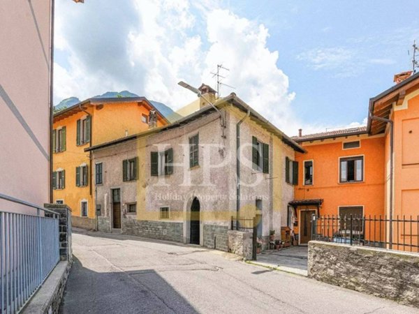 casa indipendente in vendita a Menaggio
