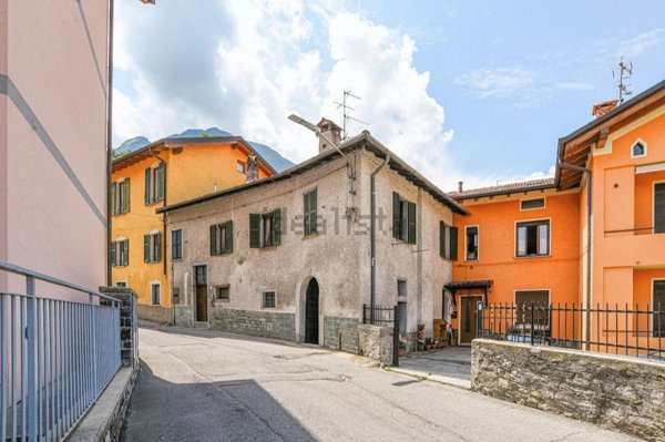 esavano in vendita a Menaggio