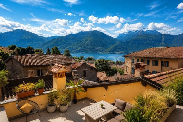 casa indipendente in vendita a Menaggio in zona Loveno