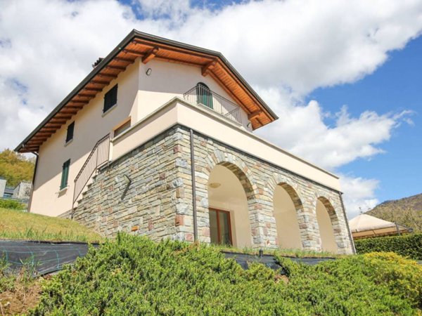 casa indipendente in vendita a Menaggio in zona Loveno