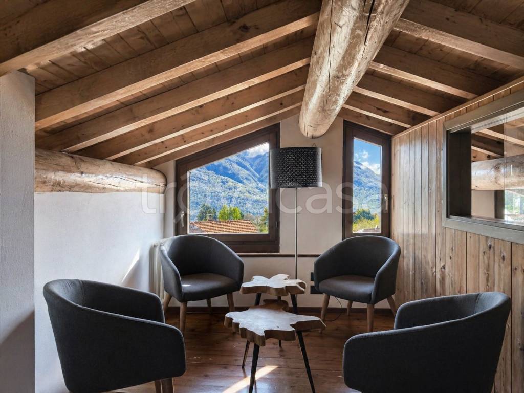 casa indipendente in vendita a Menaggio