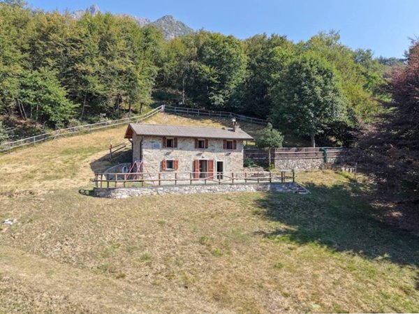 casa indipendente in vendita a Menaggio in zona Castello