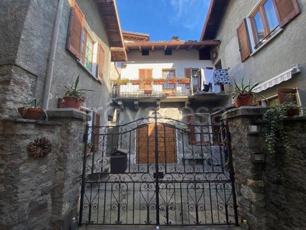 casa indipendente in vendita a Menaggio
