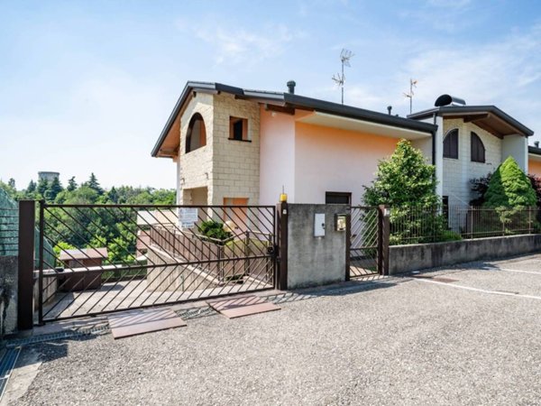 casa indipendente in vendita a Merone