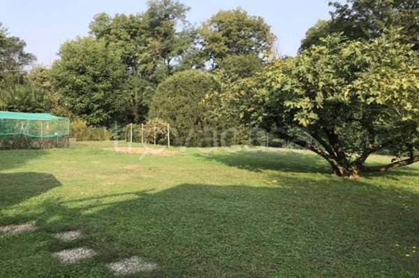 villa in vendita a Merone