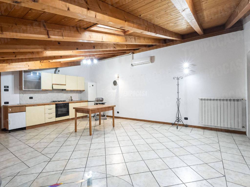 appartamento in vendita a Merone