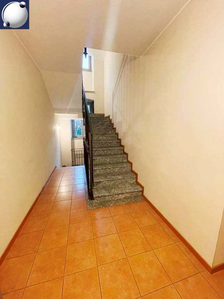 appartamento in vendita a Merone