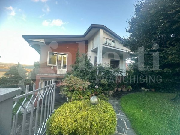 casa indipendente in vendita a Merone