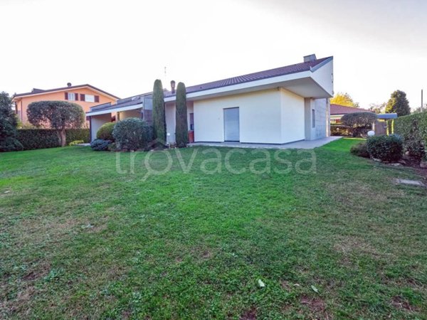 casa indipendente in vendita a Merone