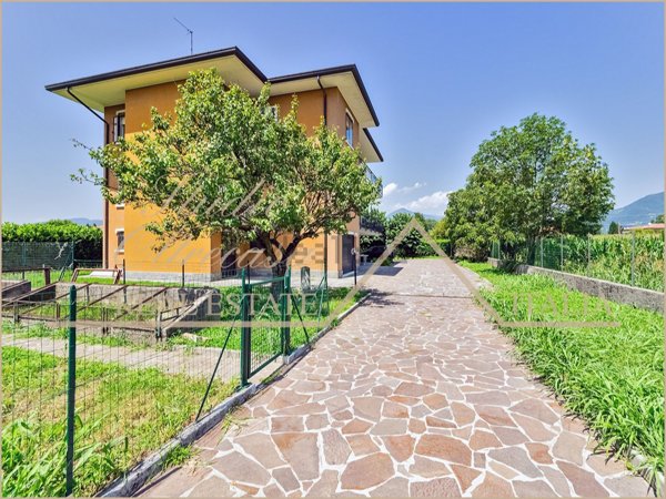 appartamento in vendita a Merone