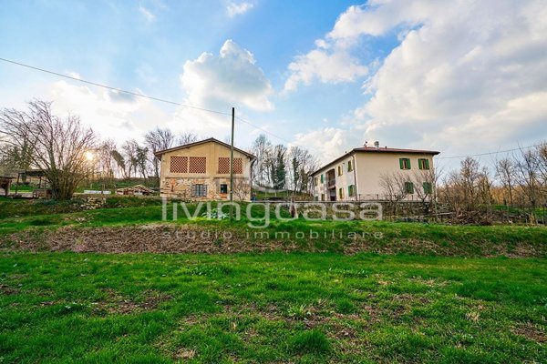 casale in vendita a Merone