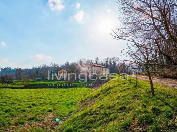 casa indipendente in vendita a Merone