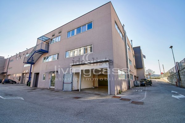 appartamento in vendita a Merone